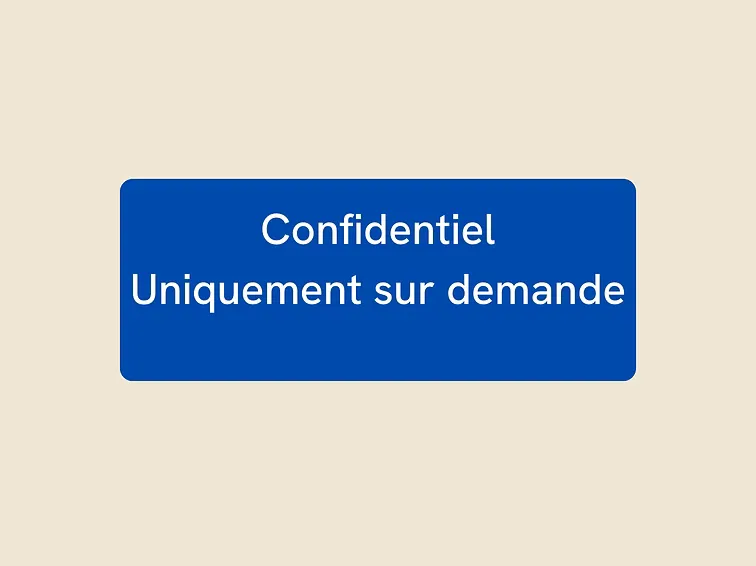 Plaque bleue « Confidentiel — uniquement sur demande », affichée à la place du business mis en vente.